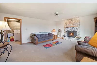 142  Riverside Dr, Racine, WI 53185 - Photo 22
