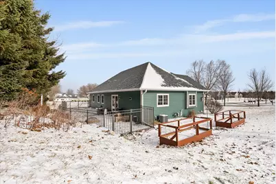 1457  Red Oak Dr, Hartford, WI 53027 - Photo 4