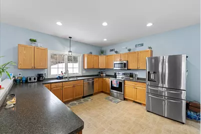 1457  Red Oak Dr, Hartford, WI 53027 - Photo 8