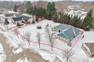 1457 Red Oak Dr, Hartford, WI 53027 - Photo 2