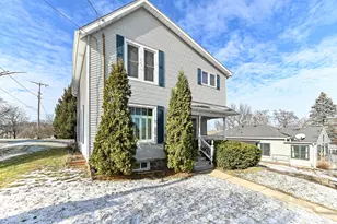 417 James St, Burlington, WI 53105 - Photo 2