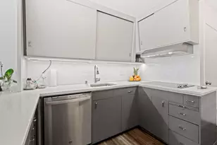 1610 N Prospect Ave, Milwaukee, WI 53202 - Photo 8