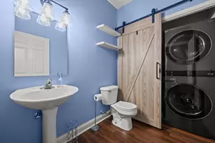 1920 N Farwell Ave, Milwaukee, WI 53202 - Photo 10