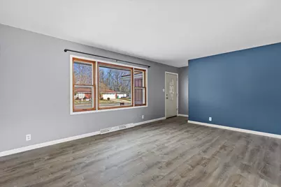 N91W17639  Saint Regis Dr, Menomonee Falls, WI 53051 - Photo 6