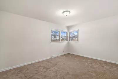 1108  Shorecrest Dr, Racine, WI 53402 - Photo 14