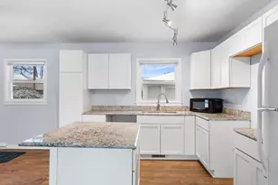 1108 Shorecrest Dr, Racine, WI 53402 - Photo 10