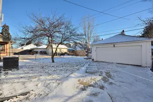 2178 S 84th St, West Allis, WI 53227 - Photo 22