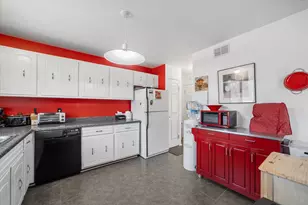 9206 N 70th St, Milwaukee, WI 53223 - Photo 10