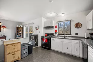 9206 N 70th St, Milwaukee, WI 53223 - Photo 12