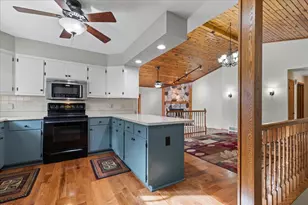 W179N9885 Riversbend Circle, Germantown, WI 53022 - Photo 12