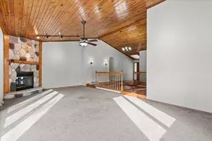 W179N9885 Riversbend Circle, Germantown, WI 53022 - Photo 8