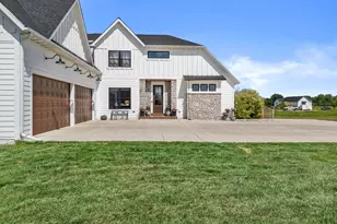 S53W26764 Gemstone Ct, Waukesha, WI 53189 - Photo 12