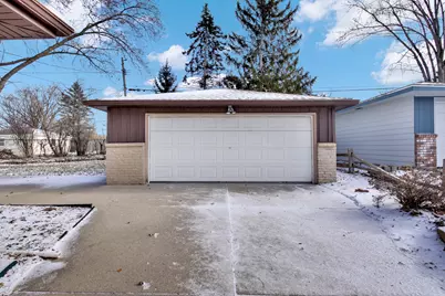 W147N8368  Manchester Dr, Menomonee Falls, WI 53051 - Photo 18