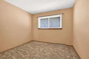 W147N8368 Manchester Dr, Menomonee Falls, WI 53051 - Photo 12