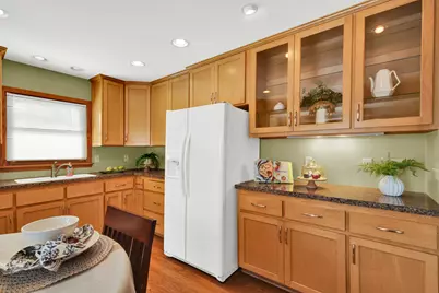 W147N8368  Manchester Dr, Menomonee Falls, WI 53051 - Photo 8