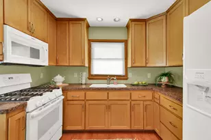 W147N8368 Manchester Dr, Menomonee Falls, WI 53051 - Photo 10