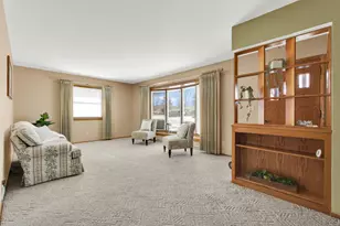 W147N8368 Manchester Dr, Menomonee Falls, WI 53051 - Photo 2