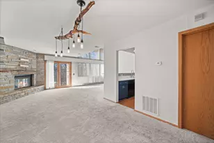 N89W16327 Main St, Menomonee Falls, WI 53051 - Photo 4