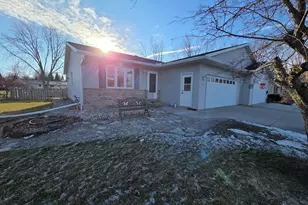 2209 Virginia Dr, Manitowoc, WI 54220 - Photo 2