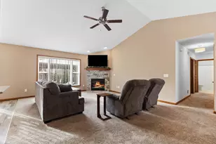 6441 Kingsview Dr, Racine, WI 53406 - Photo 16