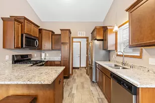 6441 Kingsview Dr, Racine, WI 53406 - Photo 10