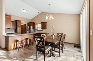 6441 Kingsview Dr, Racine, WI 53406 - Photo 14