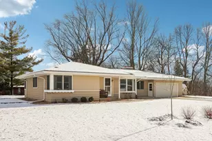 860 Anthony Ln, Brookfield, WI 53045 - Photo 2