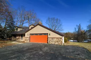 28609 Martha Ct, Racine, WI 53185 - Photo 2