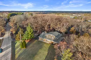 W341N6716 Lancelot Dr, Oconomowoc, WI 53066 - Photo 46