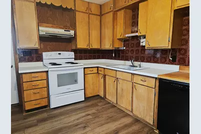 215 N Main St, Reeseville, WI 53579 - Photo 6