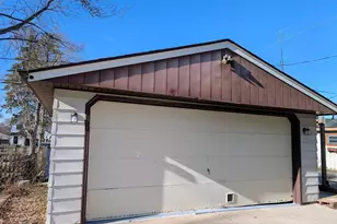 4127 S 89th St, Greenfield, WI 53228 - Photo 34