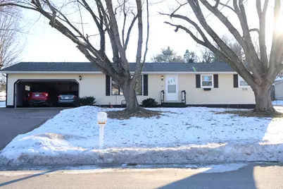 215 S Prospect Cir, Shawano, WI 54166 - Photo 2