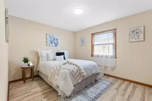 7975 S Wynbrook Ct, Oak Creek, WI 53154 - Photo 12