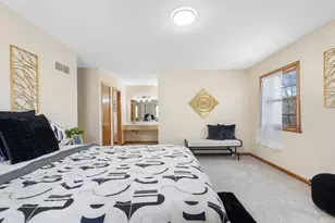 7975 S Wynbrook Ct, Oak Creek, WI 53154 - Photo 14