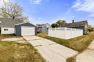 1143 S 23rd St, Manitowoc, WI 54220 - Photo 24