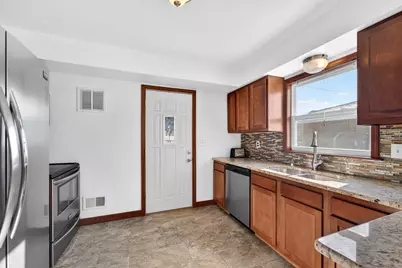 2608 S 68th St, Milwaukee, WI 53219 - Photo 8