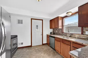 2608 S 68th St, Milwaukee, WI 53219 - Photo 8