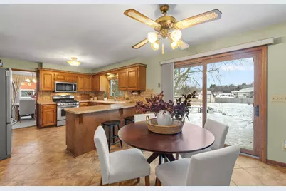 6585 N Range Line Rd, Glendale, WI 53209 - Photo 10