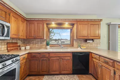 6585 N Range Line Rd, Glendale, WI 53209 - Photo 8