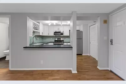 270 E Highland Ave #1021, Milwaukee, WI 53202 - Photo 14