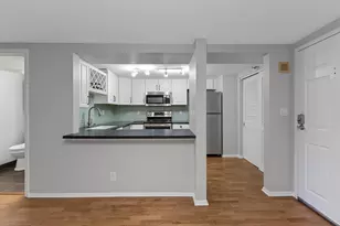 270 E Highland Ave, Milwaukee, WI 53202 - Photo 14