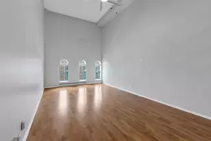 270 E Highland Ave, Milwaukee, WI 53202 - Photo 20