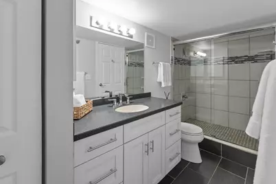 270 E Highland Ave #1021, Milwaukee, WI 53202 - Photo 8