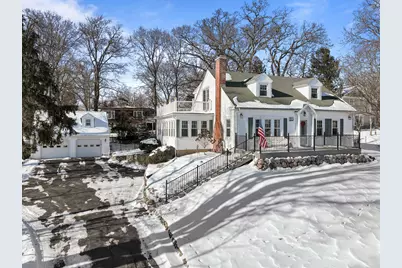 1076  Shabbona Dr, Fontana, WI 53125 - Photo 2