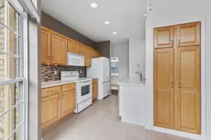 9155 W Elm Ct, Franklin, WI 53132 - Photo 8