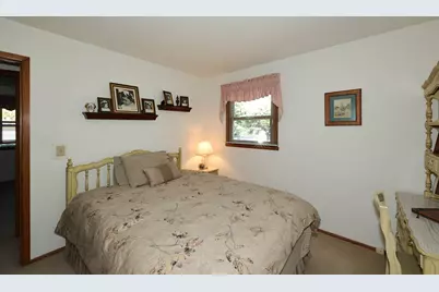 15035 W Kingsway Dr, New Berlin, WI 53151 - Photo 40