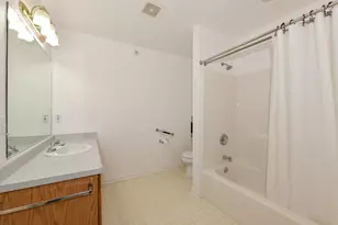 5228 S Hidden Dr, Greenfield, WI 53221 - Photo 24