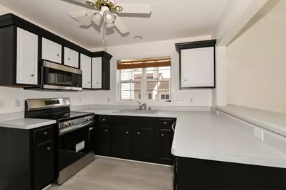 5228 S Hidden Dr, Greenfield, WI 53221 - Photo 20