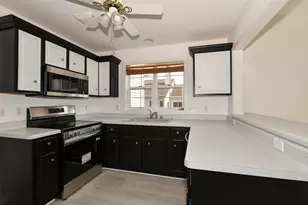 5228 S Hidden Dr, Greenfield, WI 53221 - Photo 20