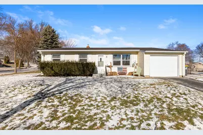 816  Birch Dr, Waukesha, WI 53188 - Photo 2
